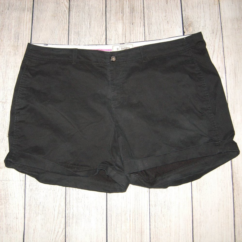 Old Navy Perfect 3 1/2" Favorite Khakis Shorts 18R